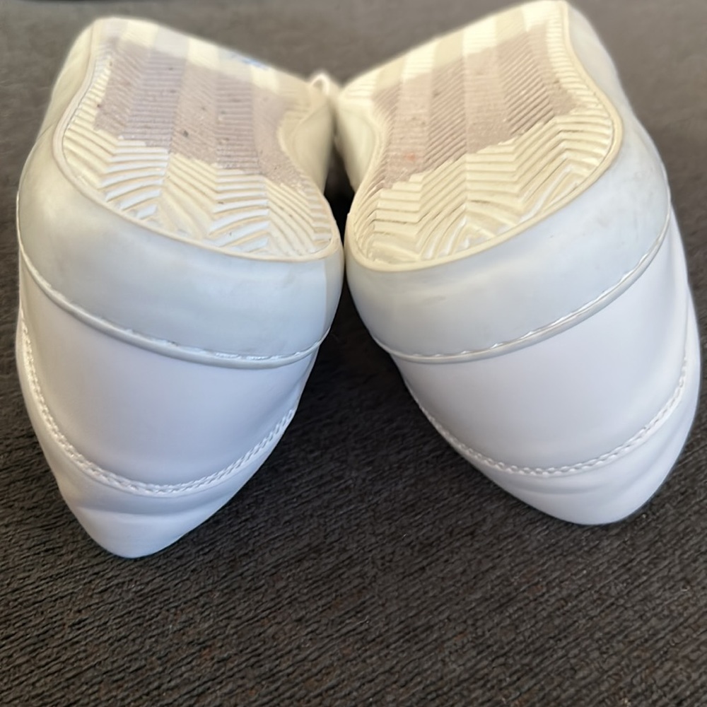 NWOT Womens Banana Republic Perforated Sneakers - Picture 6 of 11